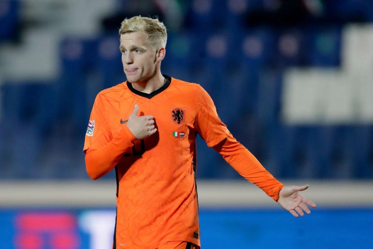 Hollanda'ya Donny van de Beek'ten kötü haber