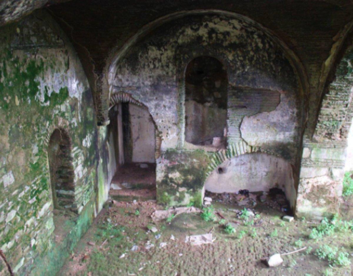 410 yıllık Armaş Manastırı viraneye döndü