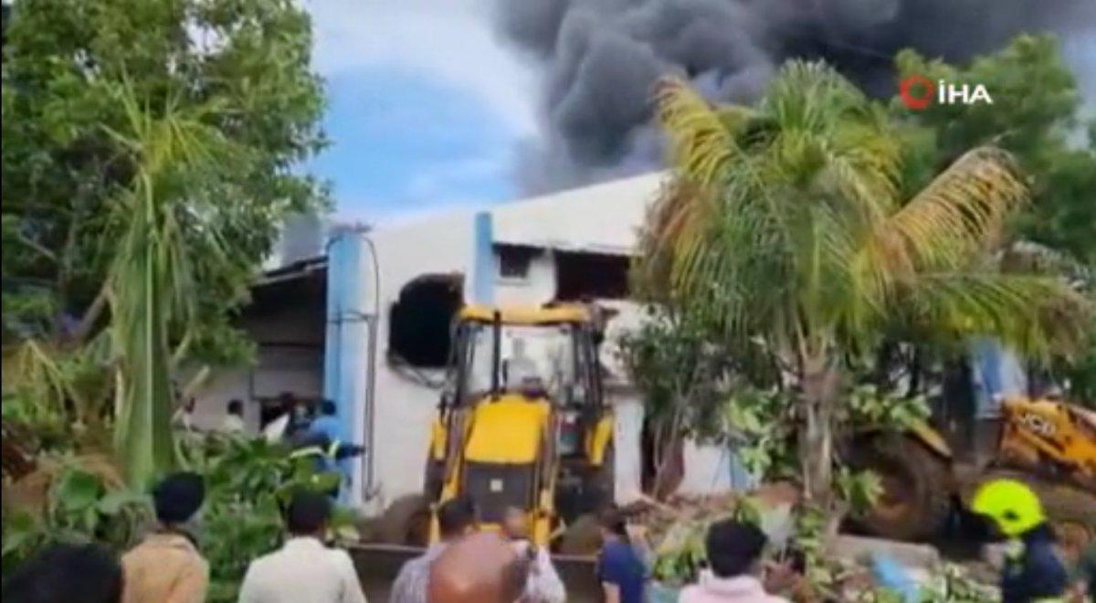 Hindistan’da dezenfektan fabrikasında yangın