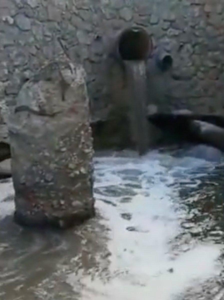 Kocaeli'de atık sular Marmara Denizi'ne dökülürken görüntülendi