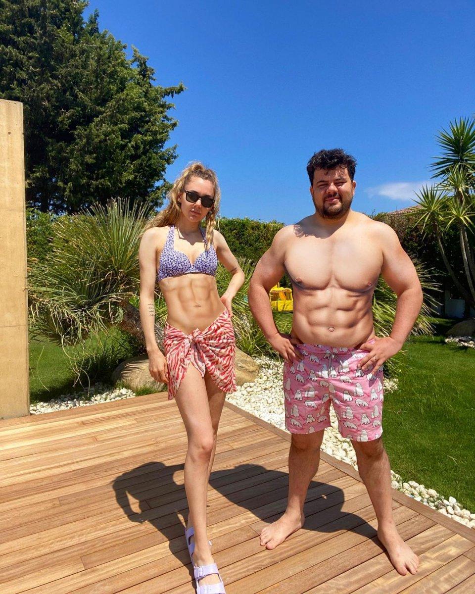 Berfu Yenenler bikinisi ile poz verdi