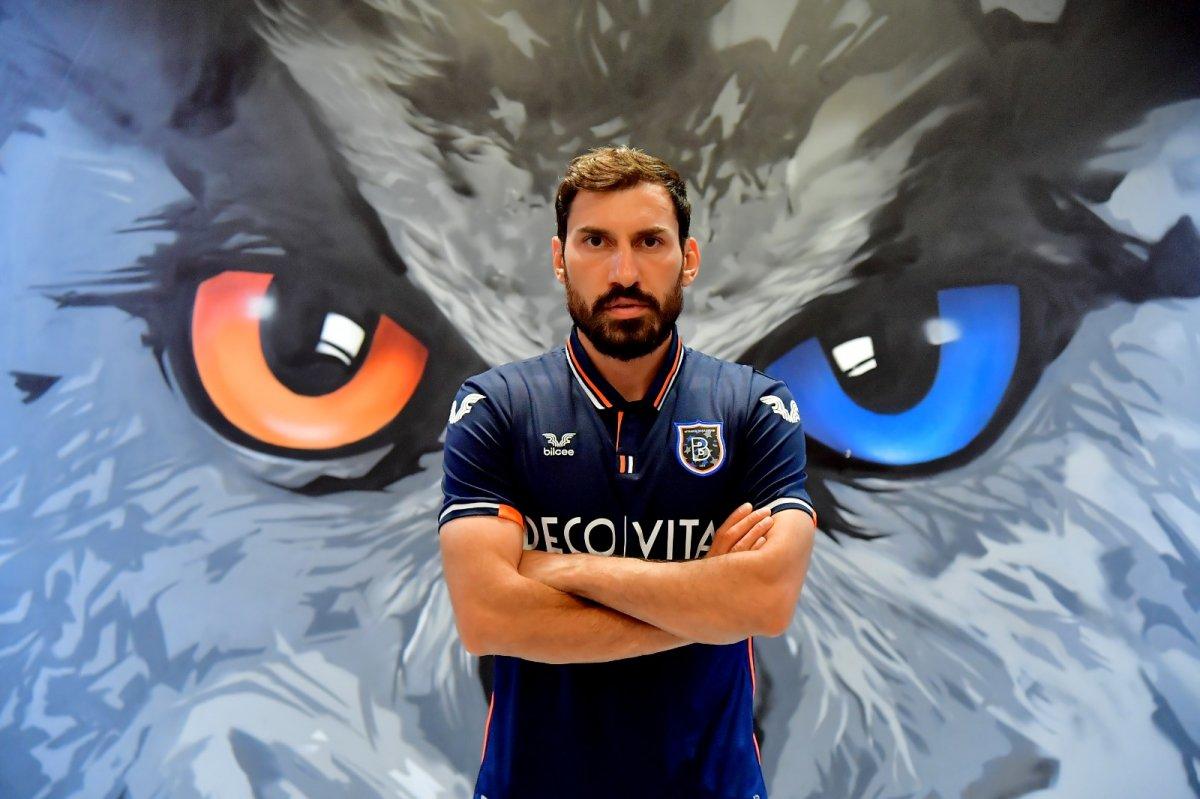 Şener Özbayraklı Başakşehir'de