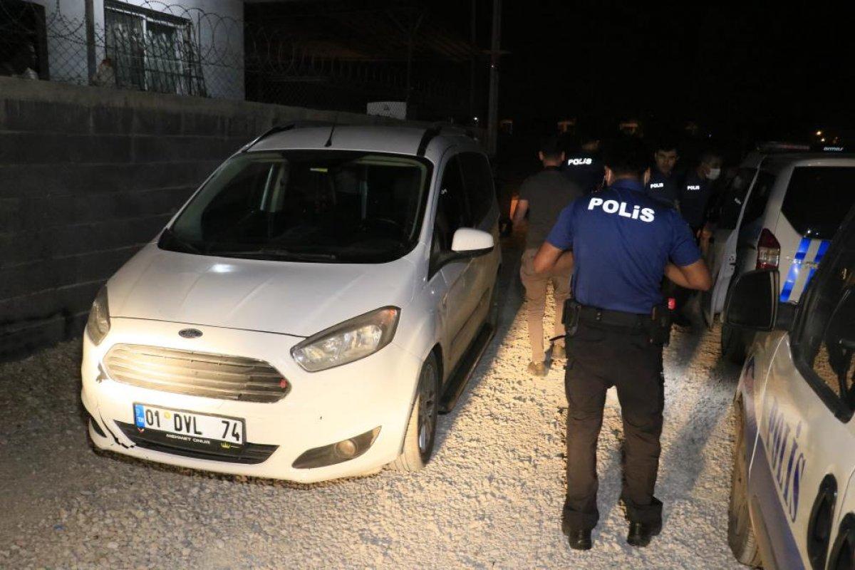 Adana'da silahlı kavgaya giderken polise yakalandılar
