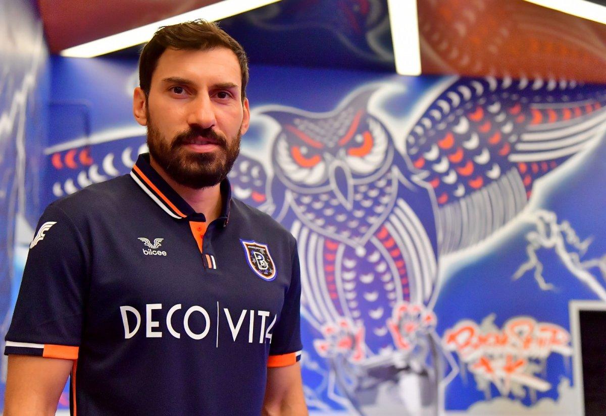 Şener Özbayraklı Başakşehir'de