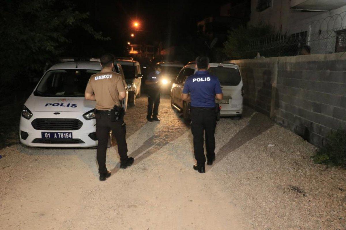 Adana'da silahlı kavgaya giderken polise yakalandılar