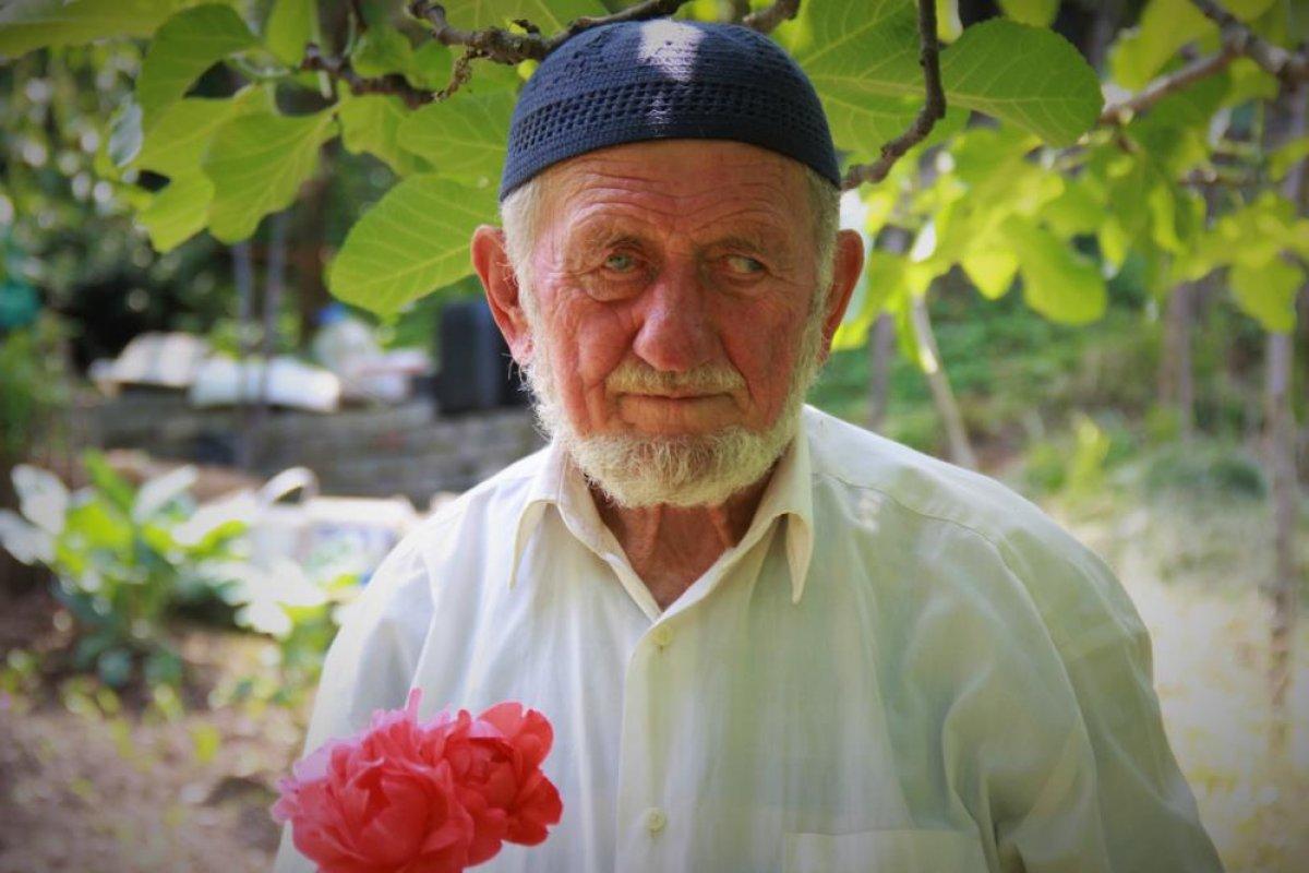 Kocaeli'de eşinin mezarı başından ayrılmıyor: Hanım öldükten sonra garip kaldım