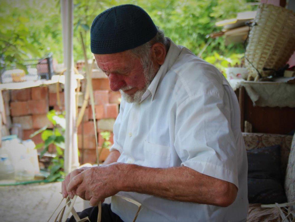 Kocaeli'de eşinin mezarı başından ayrılmıyor: Hanım öldükten sonra garip kaldım