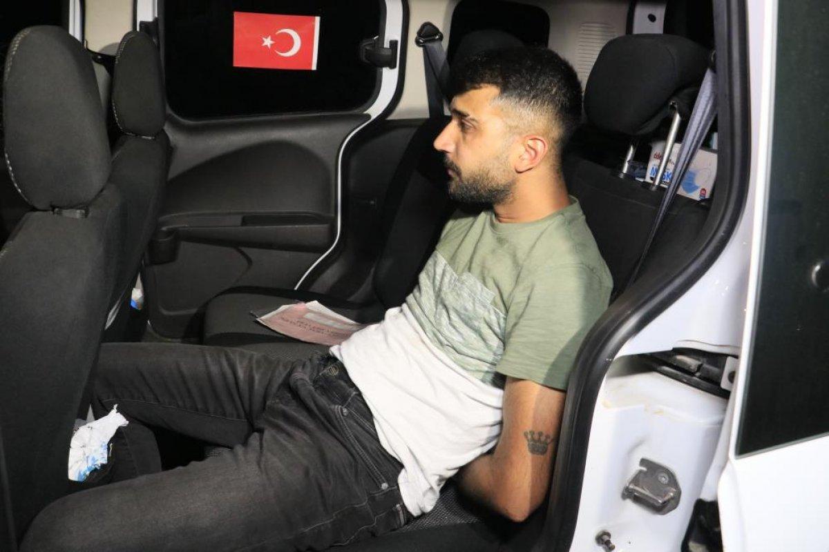 Adana'da silahlı kavgaya giderken polise yakalandılar