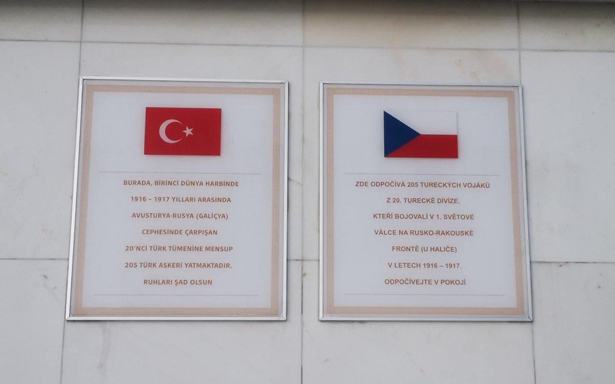 Galiçya'daki Türk askerlerinin namaz kılarken çekilen fotoğrafları