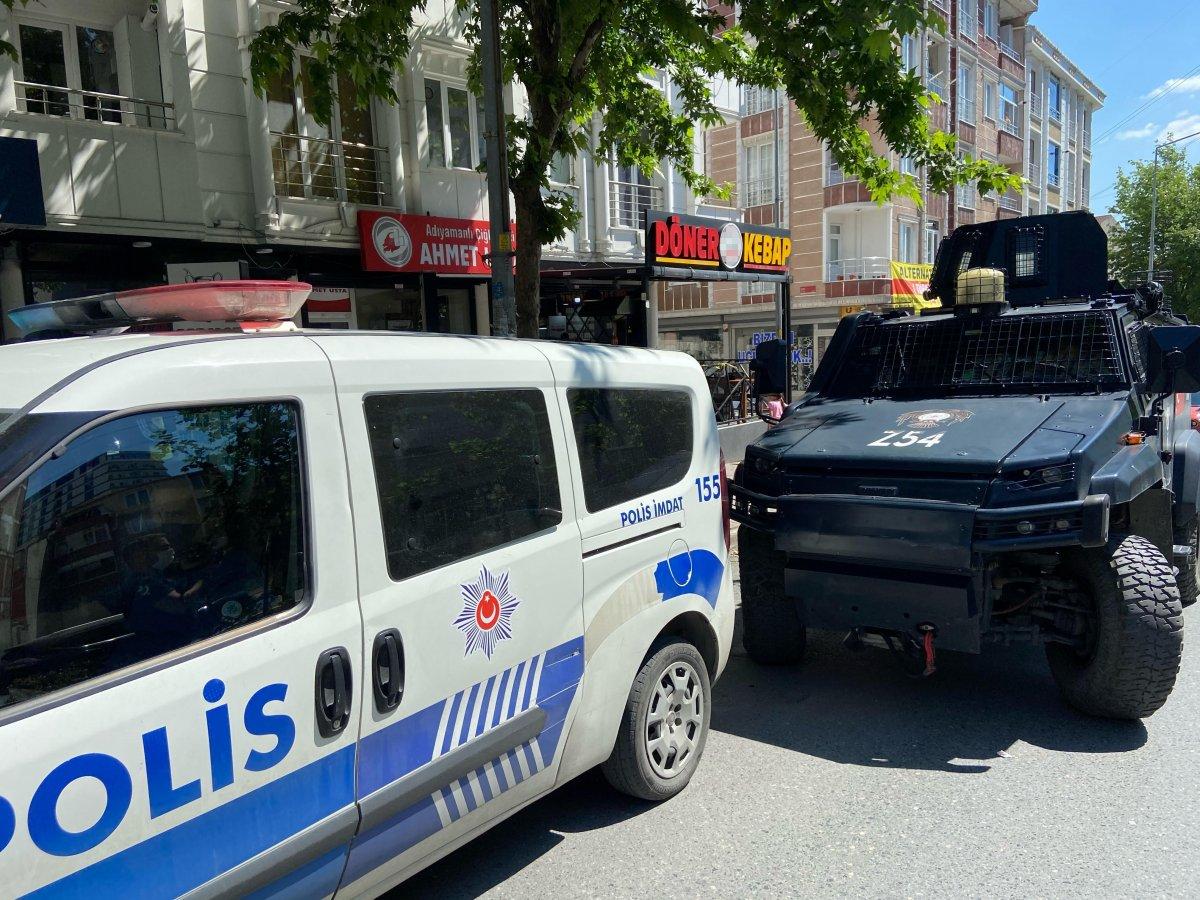 Esenyurt'ta kardeşini döven kişiyi vurdu