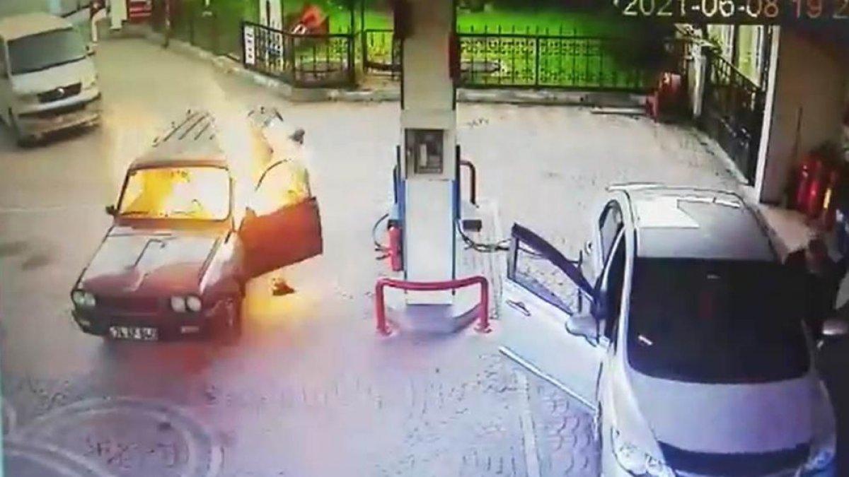 Bartın'da alev alan araçtan son anda kurtuldu