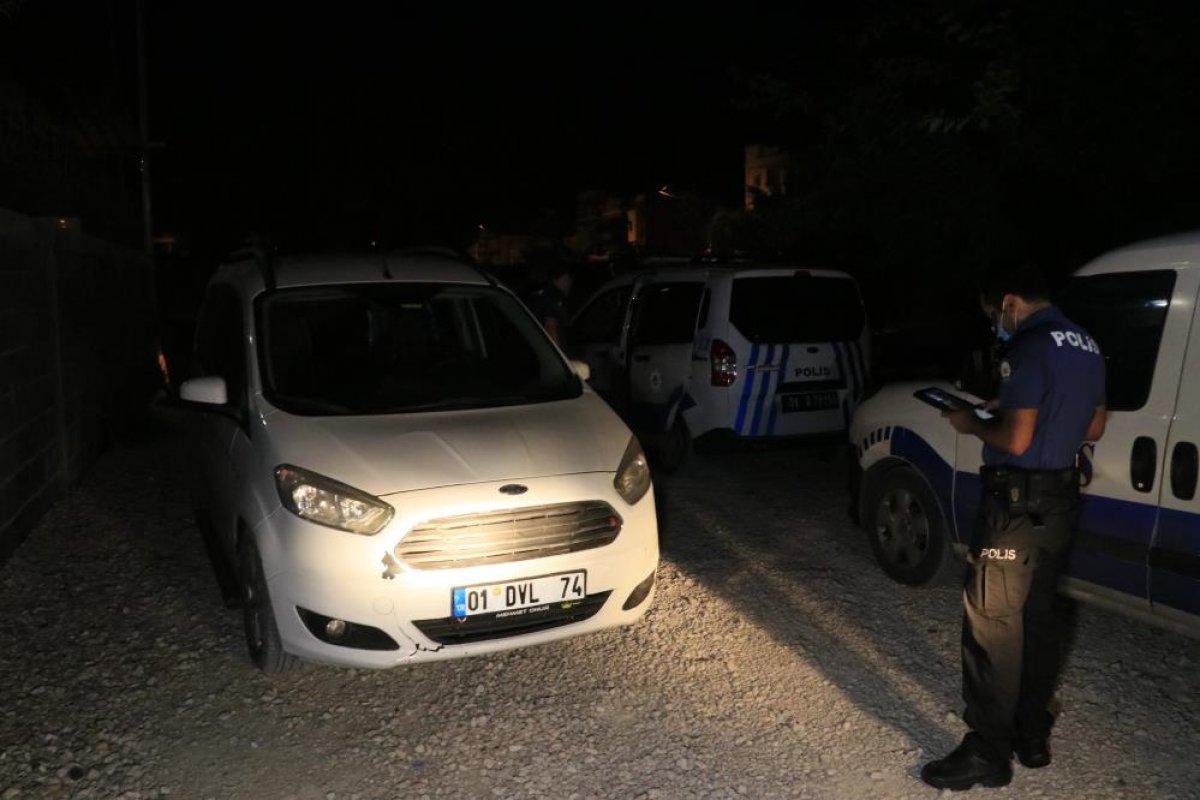 Adana'da silahlı kavgaya giderken polise yakalandılar