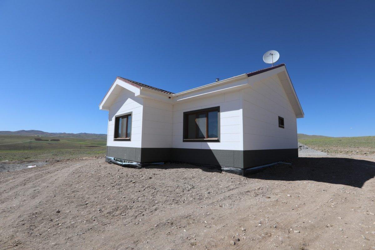 Van’da depremzedeler tamamlanan konutları inceledi