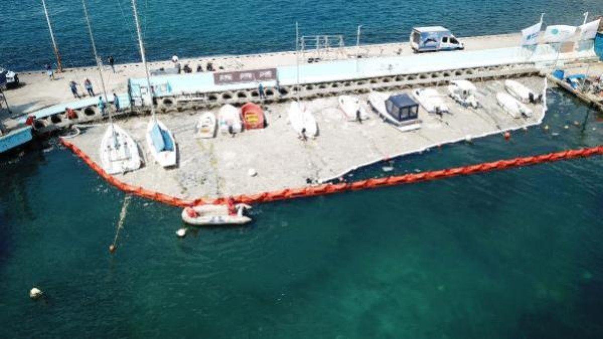 Caddebostan sahilinde yapılan müsilaj temizliği havadan görüntülendi