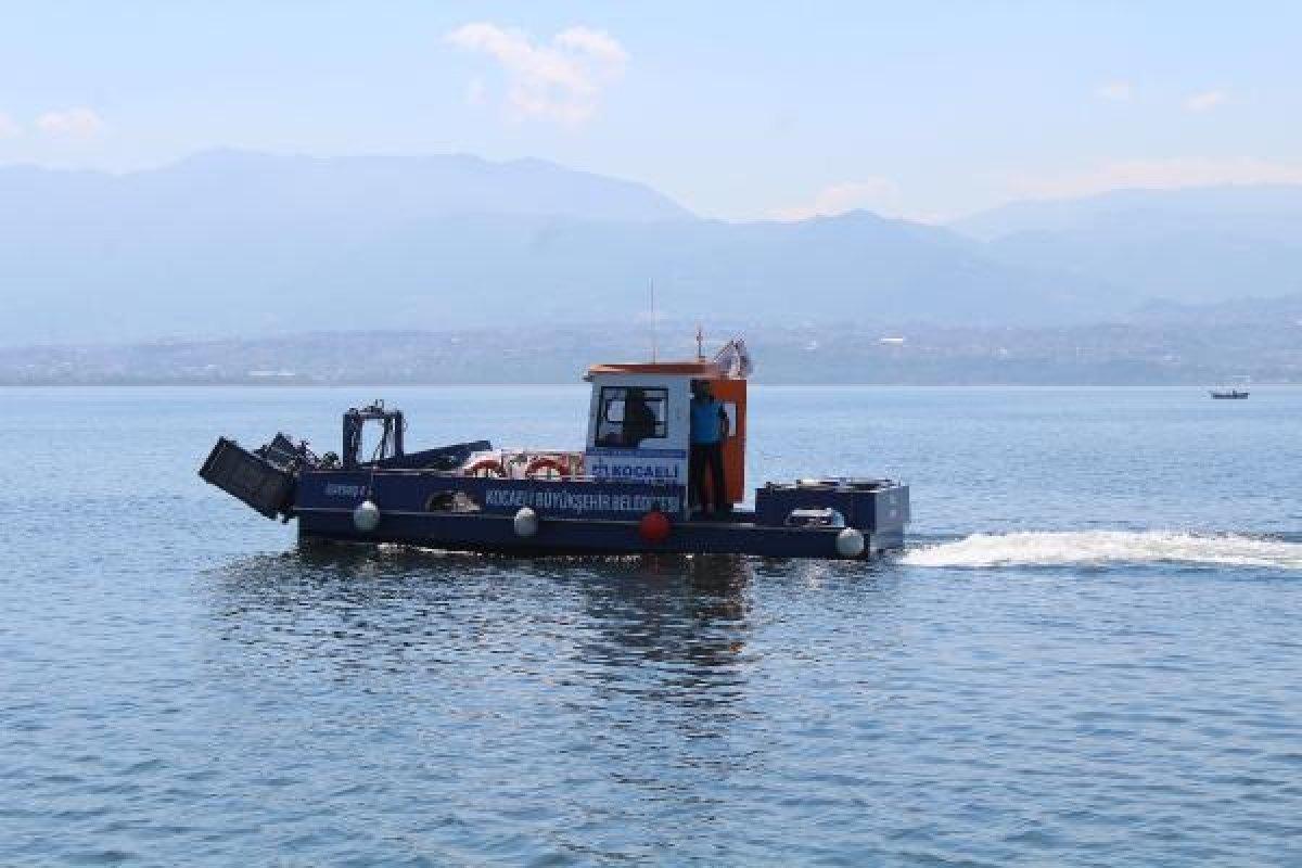İzmit Körfezi'nde müsilaj temizlendi, balıkçılar açıldı