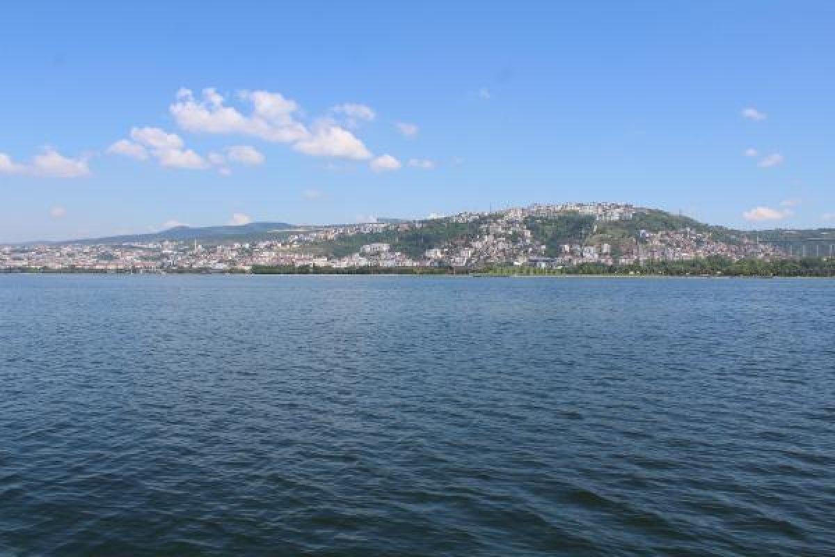 İzmit Körfezi'nde müsilaj temizlendi, balıkçılar açıldı