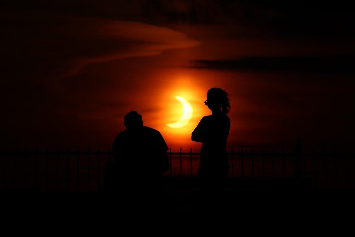 Kuzey yarımkürede, halkalı güneş tutulması başladı