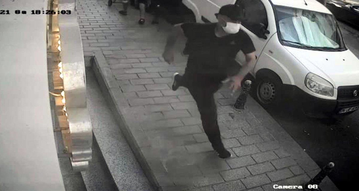 Fatih'te 'silkeleme' yöntemiyle yankesicilik