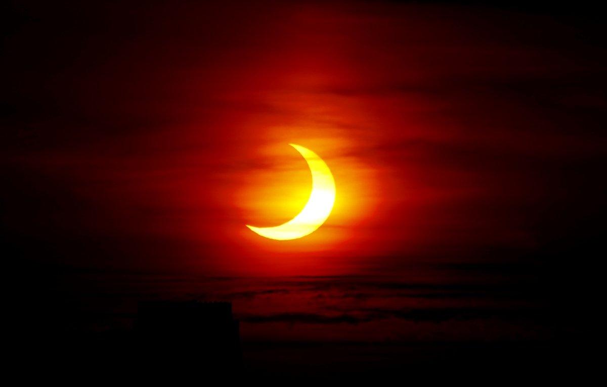Kuzey yarımkürede, halkalı güneş tutulması başladı