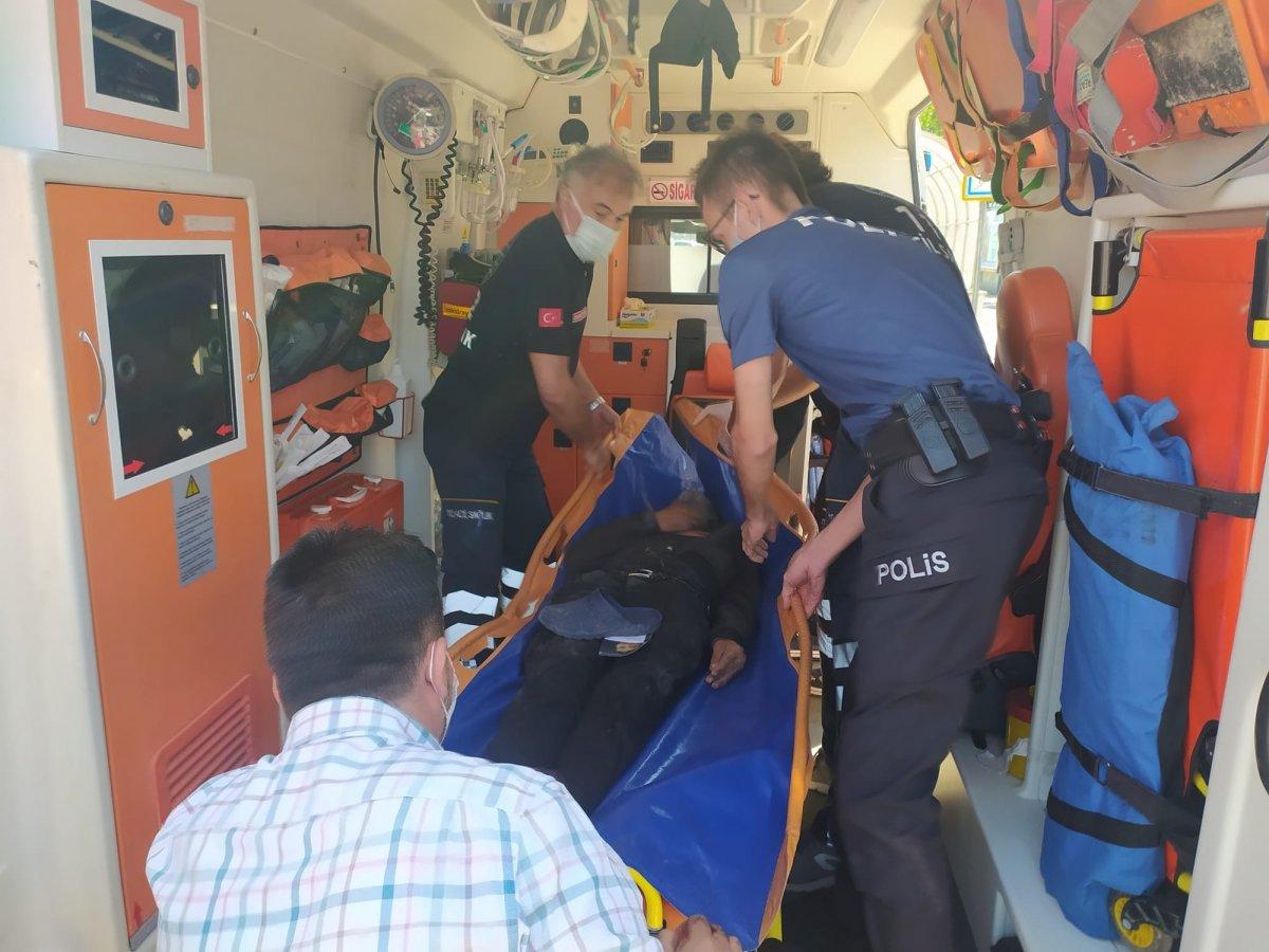 Bursa’da, raylara yatan şahıs metro hattını kitledi