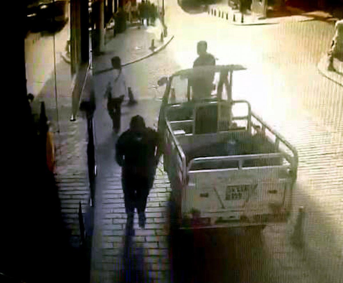 Fatih'te 'silkeleme' yöntemiyle yankesicilik