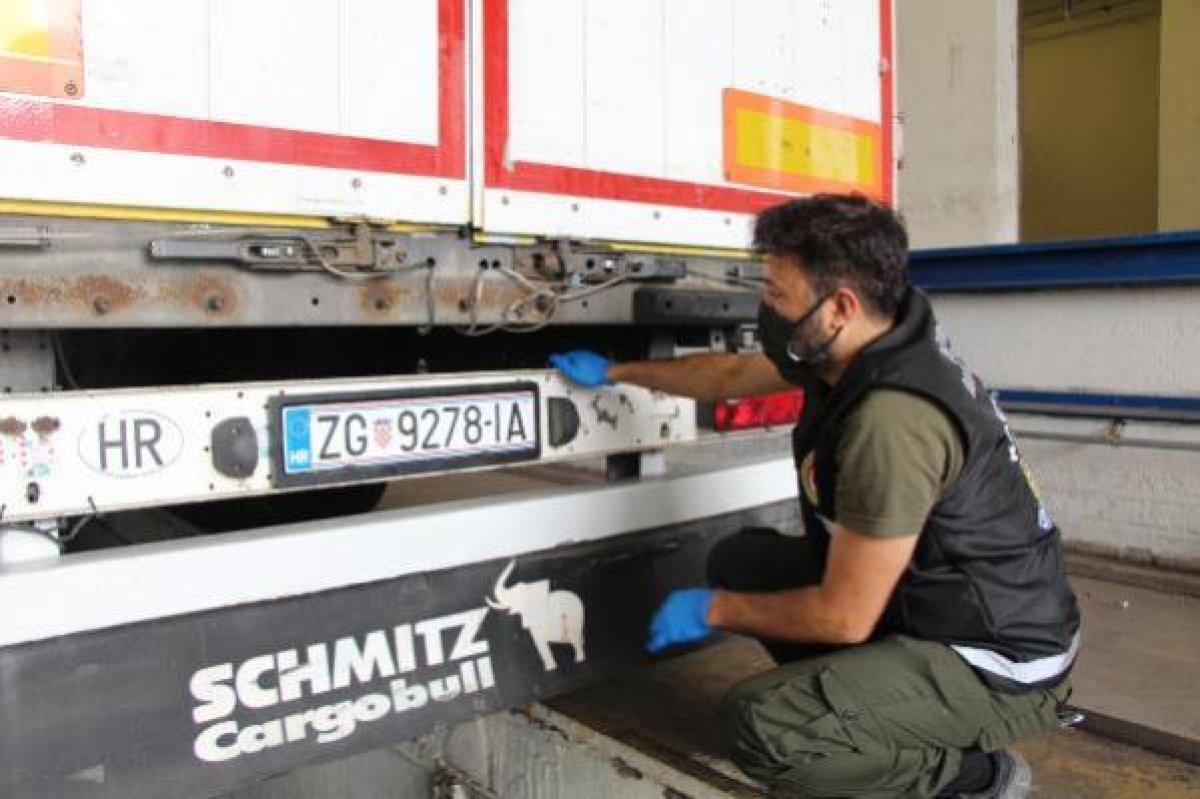 Kapıkule Sınır Kapısı'nda 16 ton 150 kilo asit anhidrit ele geçirildi