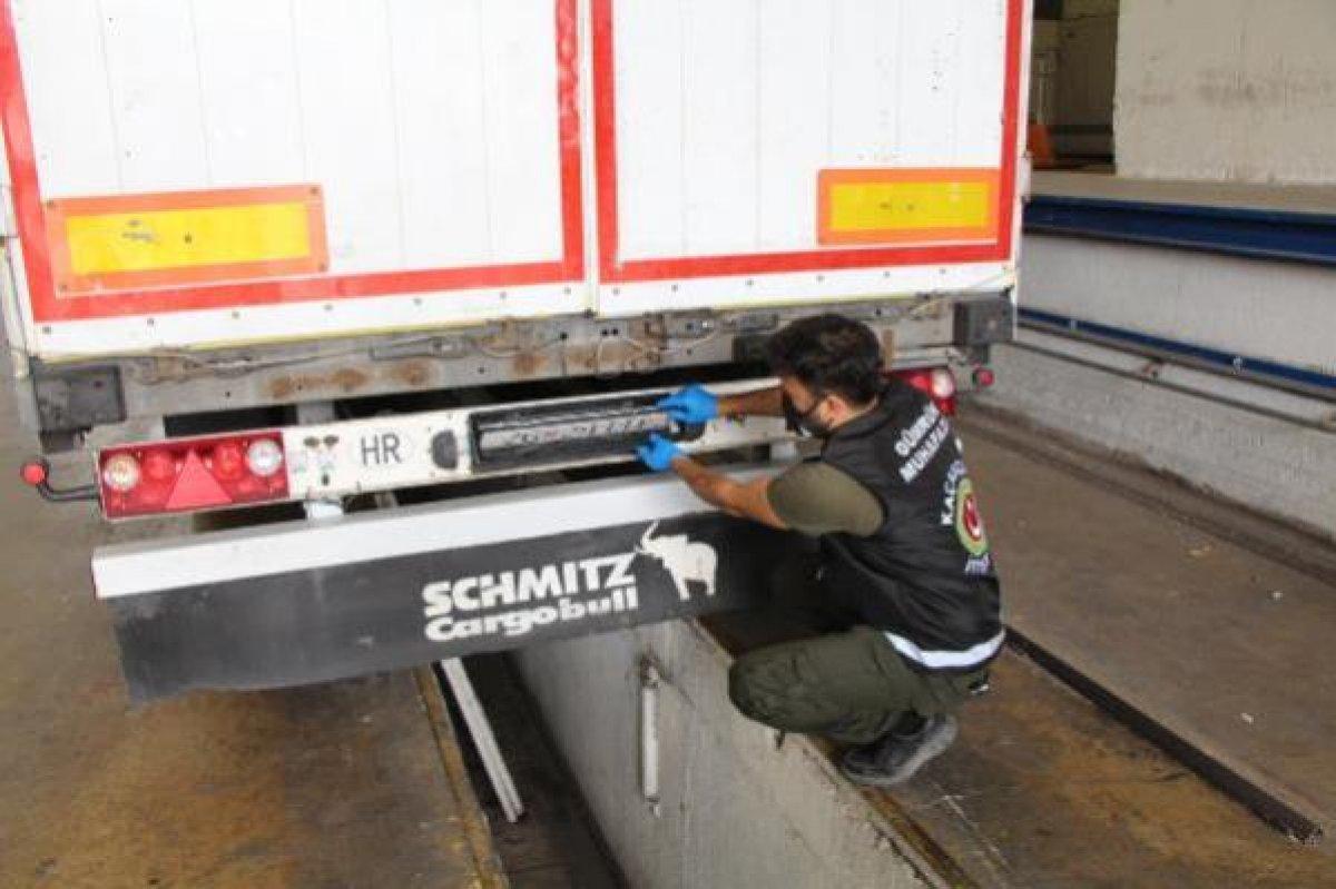 Kapıkule Sınır Kapısı'nda 16 ton 150 kilo asit anhidrit ele geçirildi