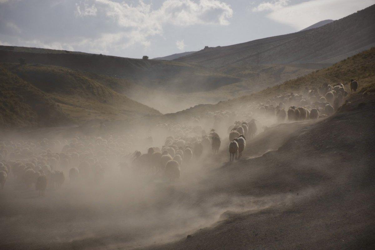 Nemrut Dağı eteklerine tozlu yolculuk