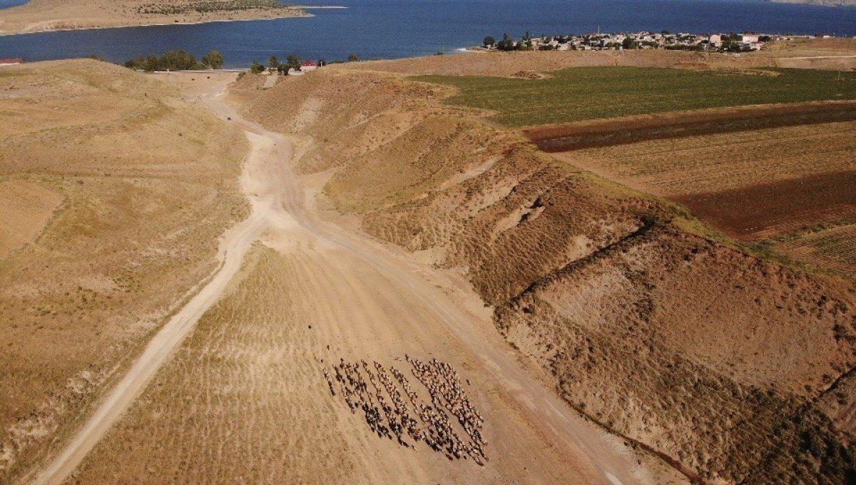 Nemrut Dağı eteklerine tozlu yolculuk