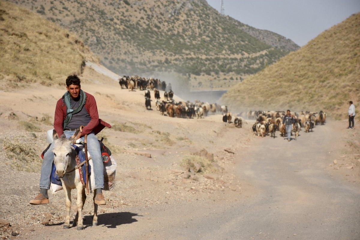 Nemrut Dağı eteklerine tozlu yolculuk