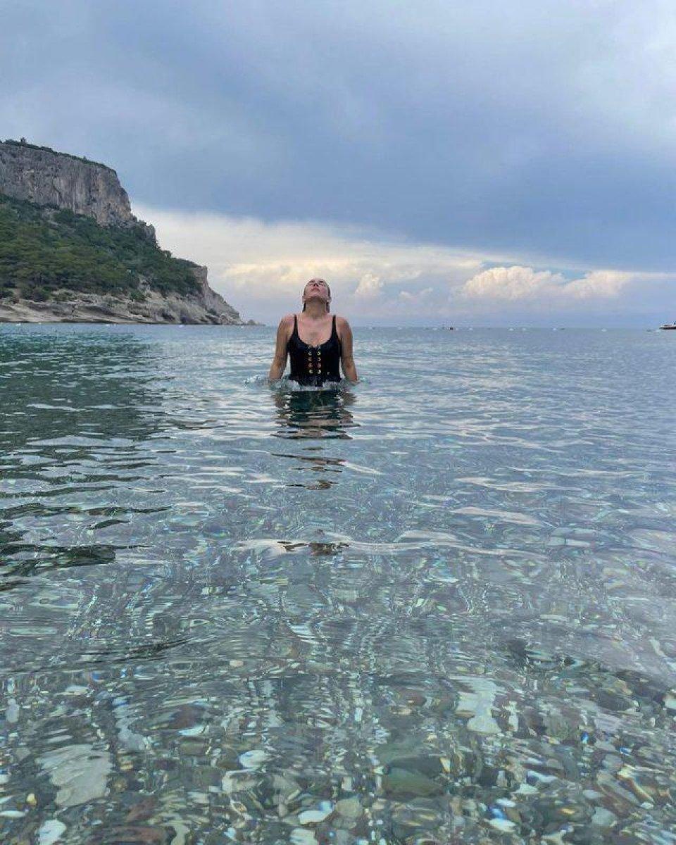 Buse Varol'dan mayolu paylaşım