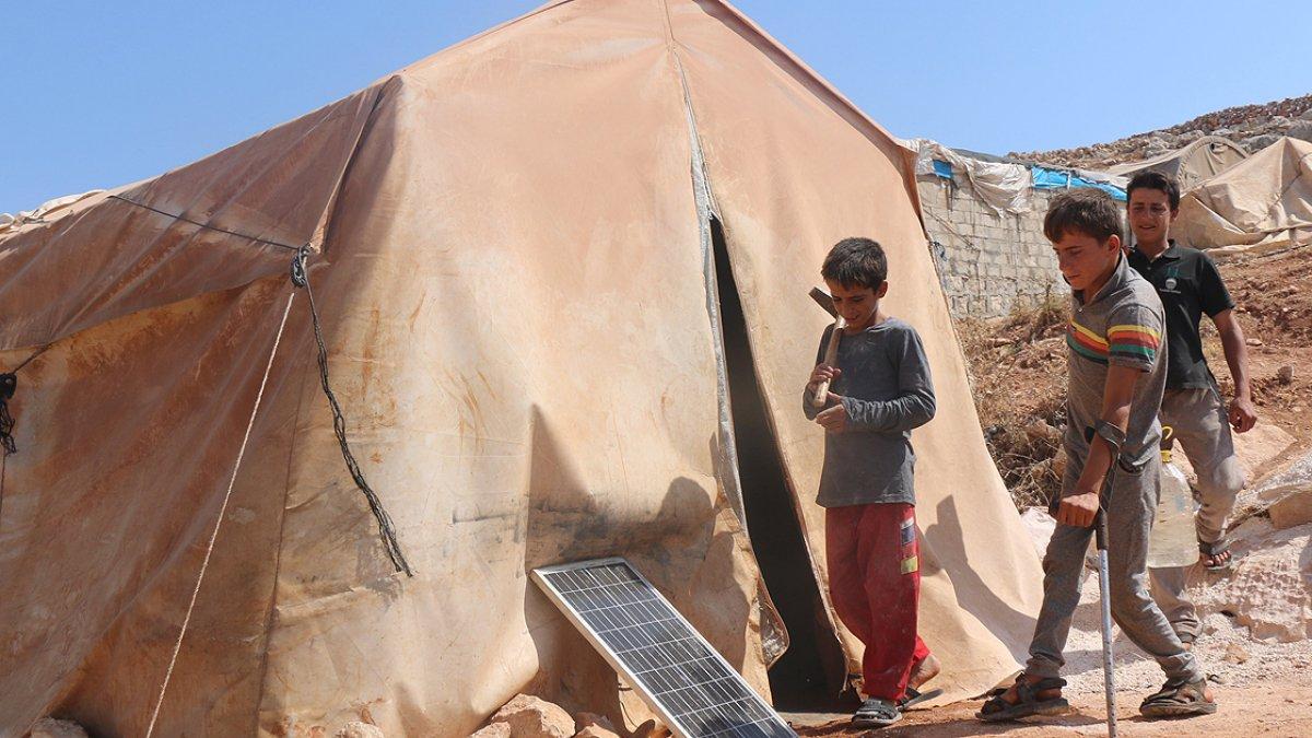 Suriyeli Hamahir, taş kırarak ailesini geçindirmeye çalışıyor