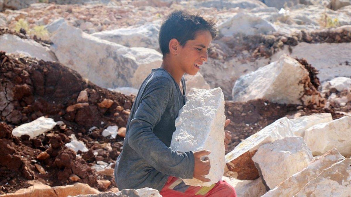 Suriyeli Hamahir, taş kırarak ailesini geçindirmeye çalışıyor