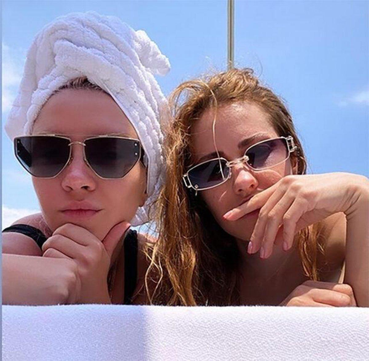 Ece Seçkin'den tekne pozları