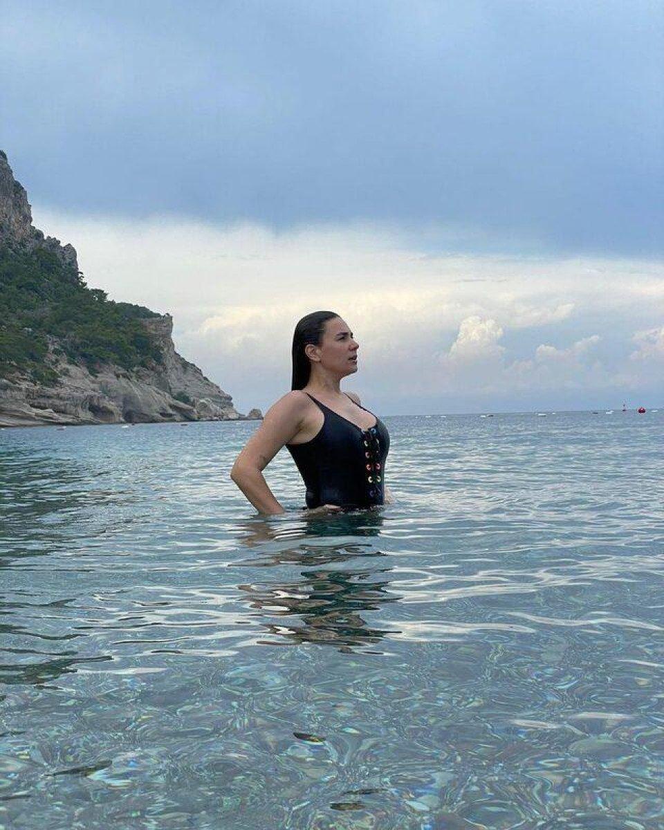 Buse Varol'dan mayolu paylaşım