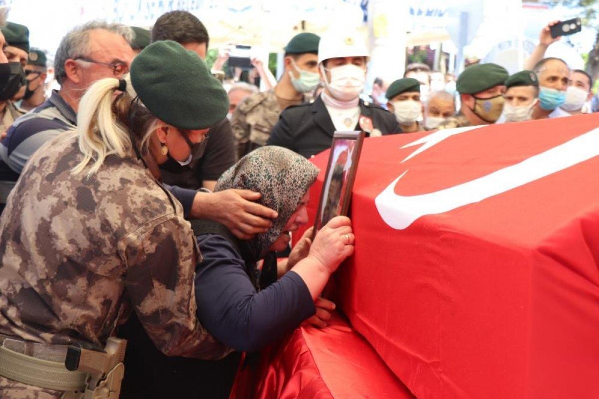 Şehit Veli Kabalay'ın zeybek oynadığı görüntüler