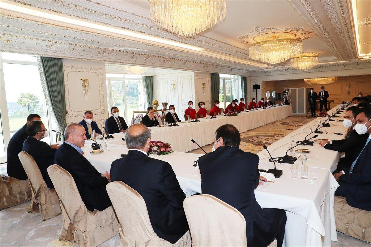 Cumhurbaşkanı Erdoğan, Anadolu Efes ile bir araya geldi