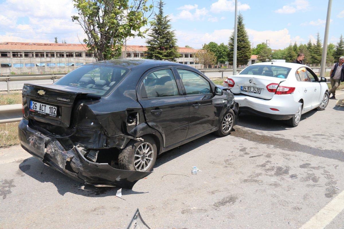 Eskişehir'de köpeği ezmemek için ani fren yaptı, zincirleme kaza meydana geldi