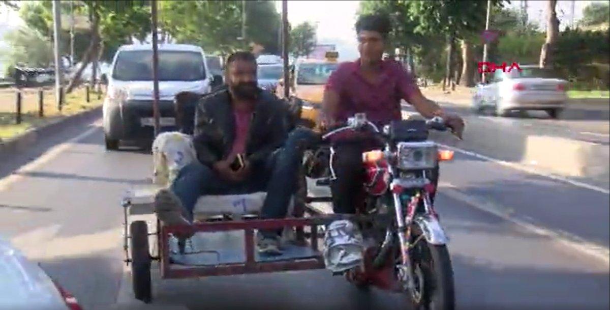 İstanbul’da motosiklete berjer koltuk monte edip trafiğe çıktılar