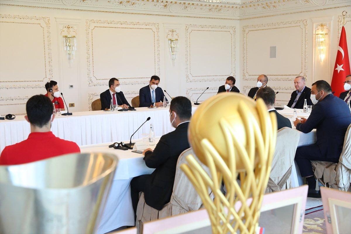 Cumhurbaşkanı Erdoğan, Anadolu Efes ile bir araya geldi