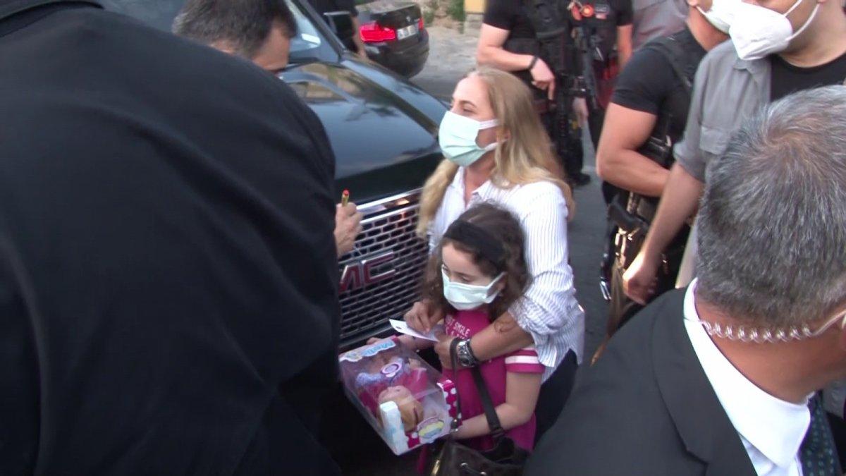 İstanbul'da vatandaşlardan Cumhurbaşkanı Erdoğan’a sevgi gösterisi