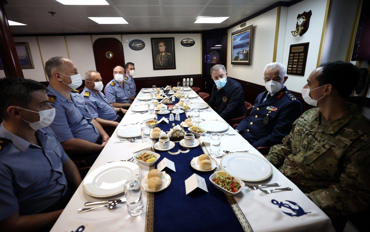 Hulusi Akar, Libya Görev Grup Komutanlığı'nı ziyaret etti