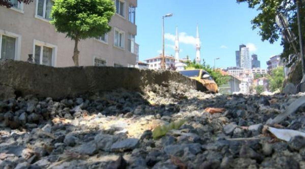 Şişli'de kapatılmayan çukurlar sürücülerin kabusu oldu