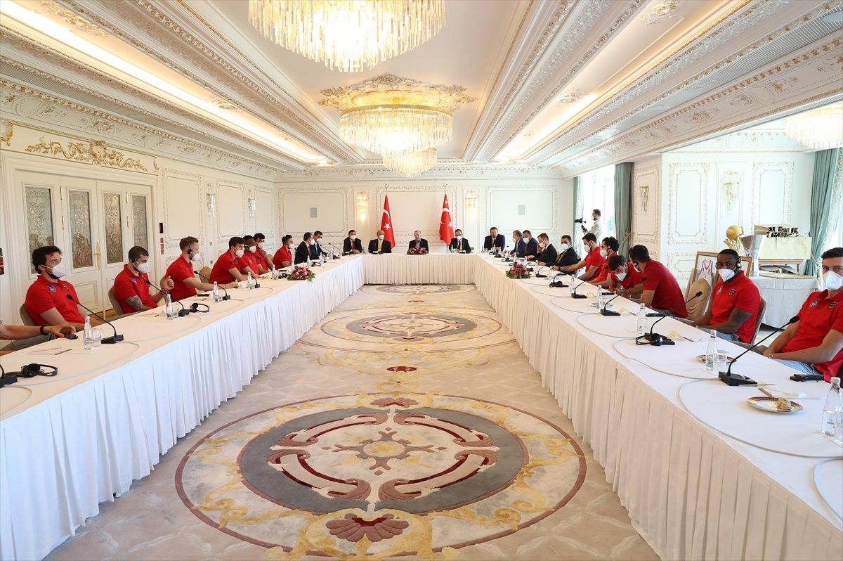 Cumhurbaşkanı Erdoğan, Anadolu Efes ile bir araya geldi