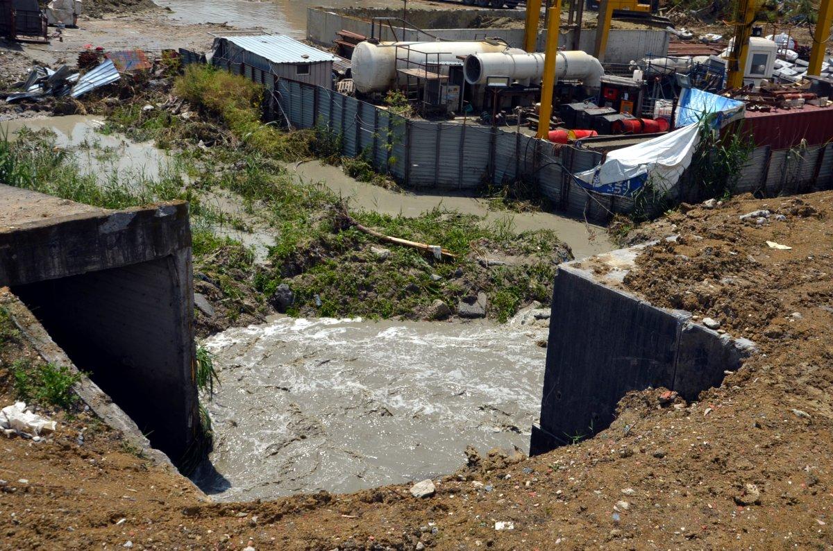 Avcılar'da İSKİ şantiyesini su bastı