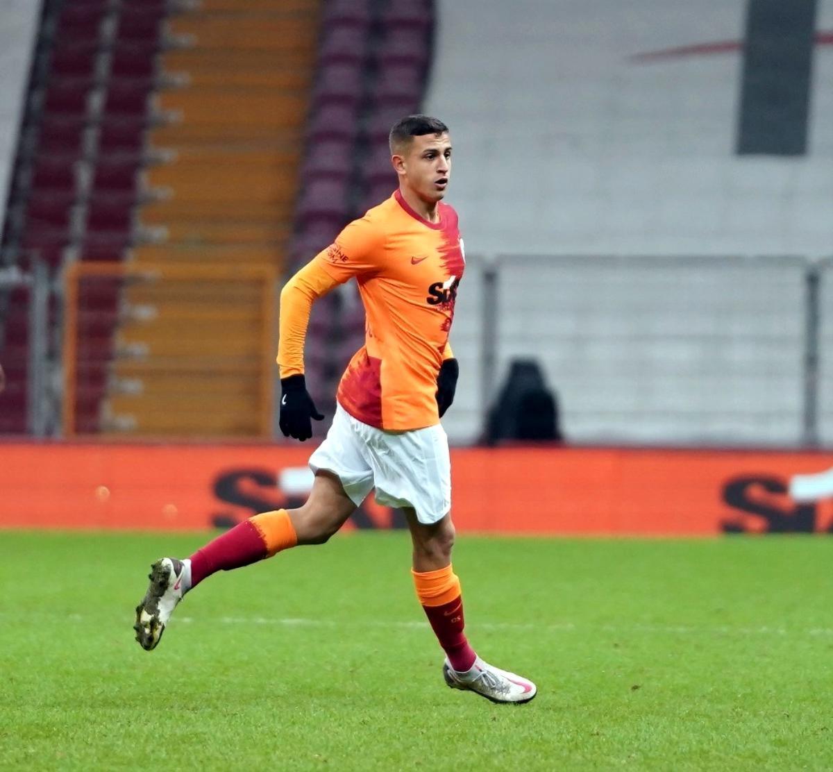 Galatasaray'da Bartuğ Elmaz kadro dışı bırakıldı