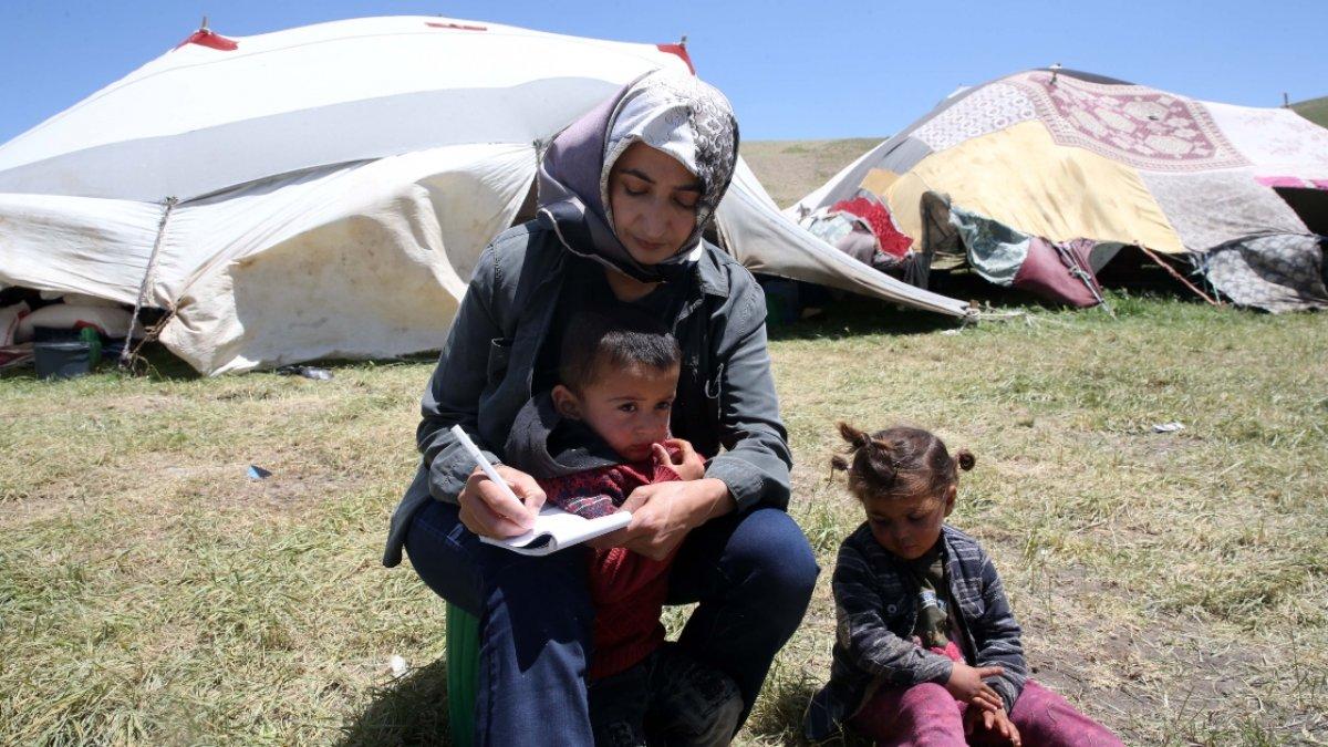 Doktora öğrencisi, tezi için bir yıl göçerlerle yaşadı