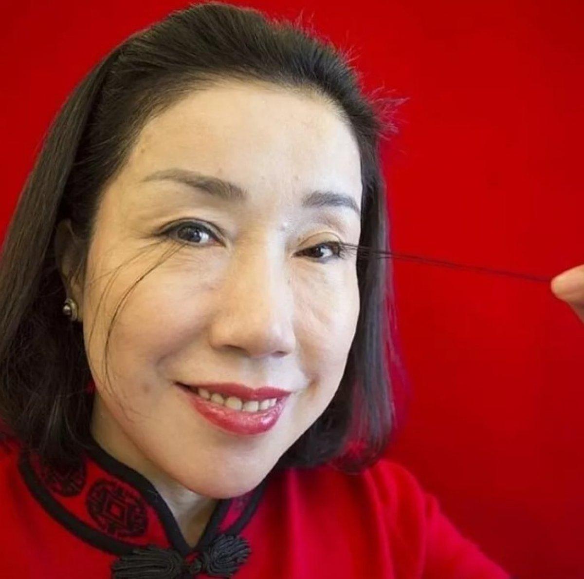 Çinli kadın kirpikleriyle ikinci kez dünya rekoru kırdı