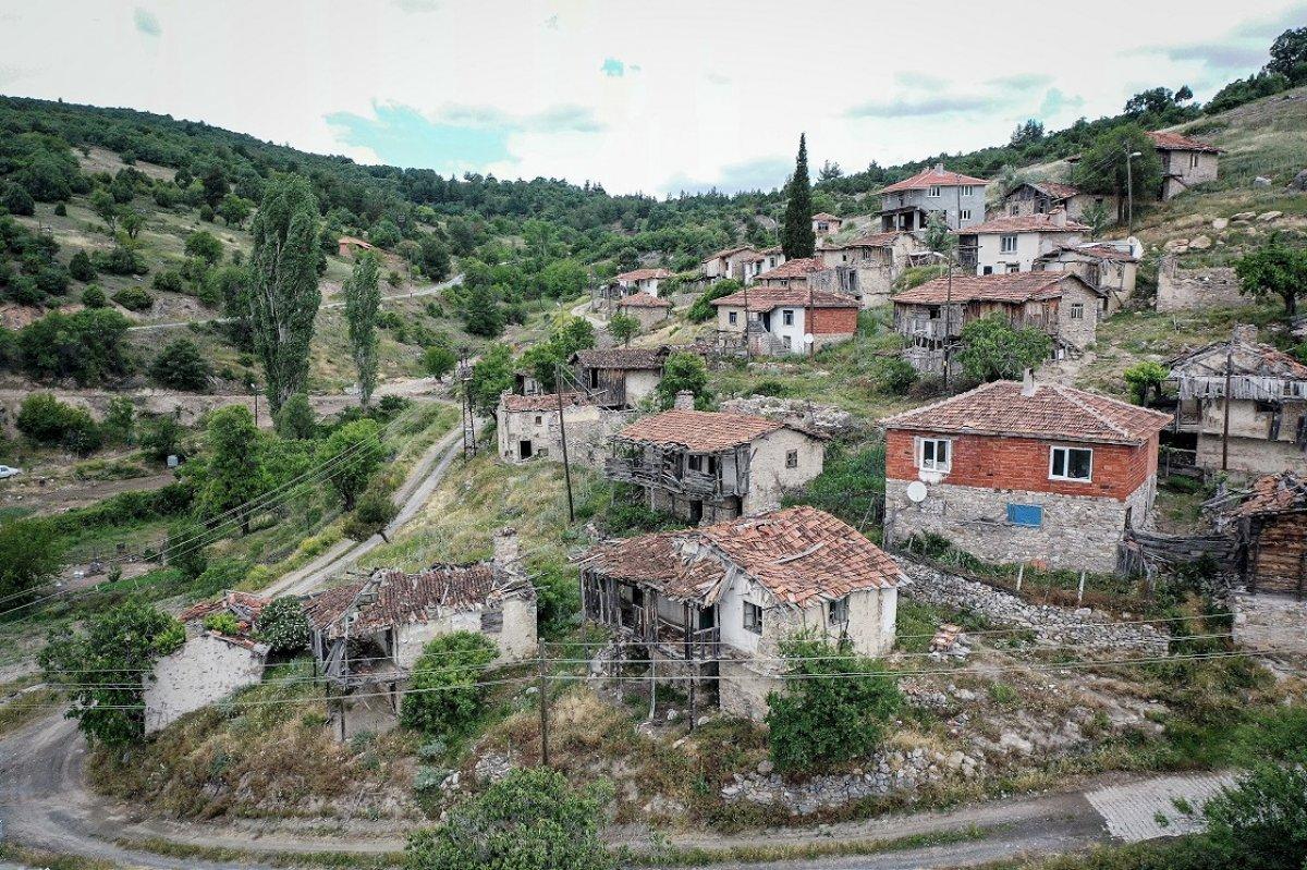 Bursa'da terk ettikleri köye yıllar sonra geri döndüler