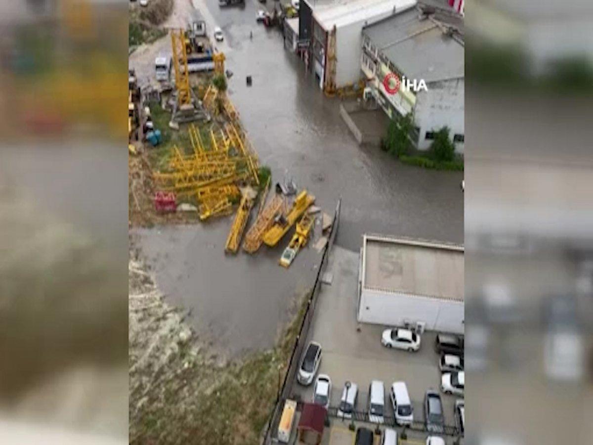 Ankara'da sel sonrası araçlar su altında kaldı